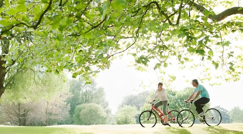 couple enjoying bicycle ride